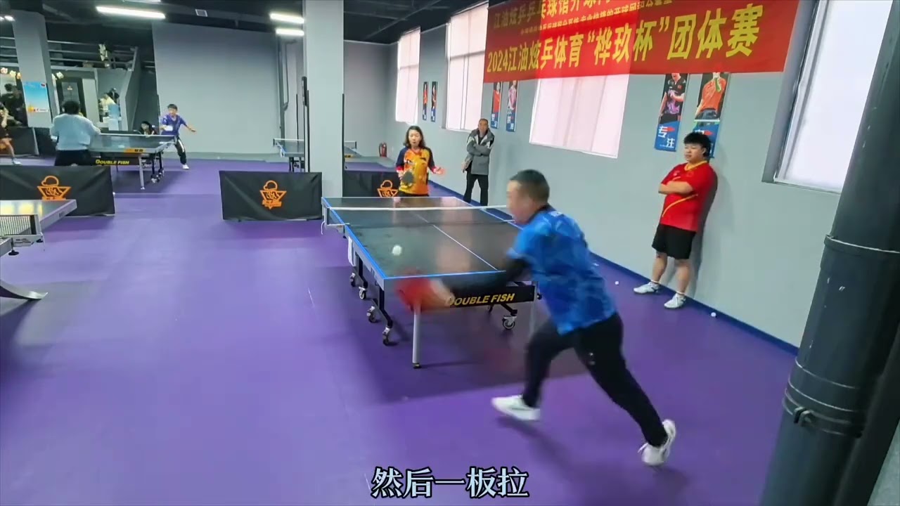 他在傳球